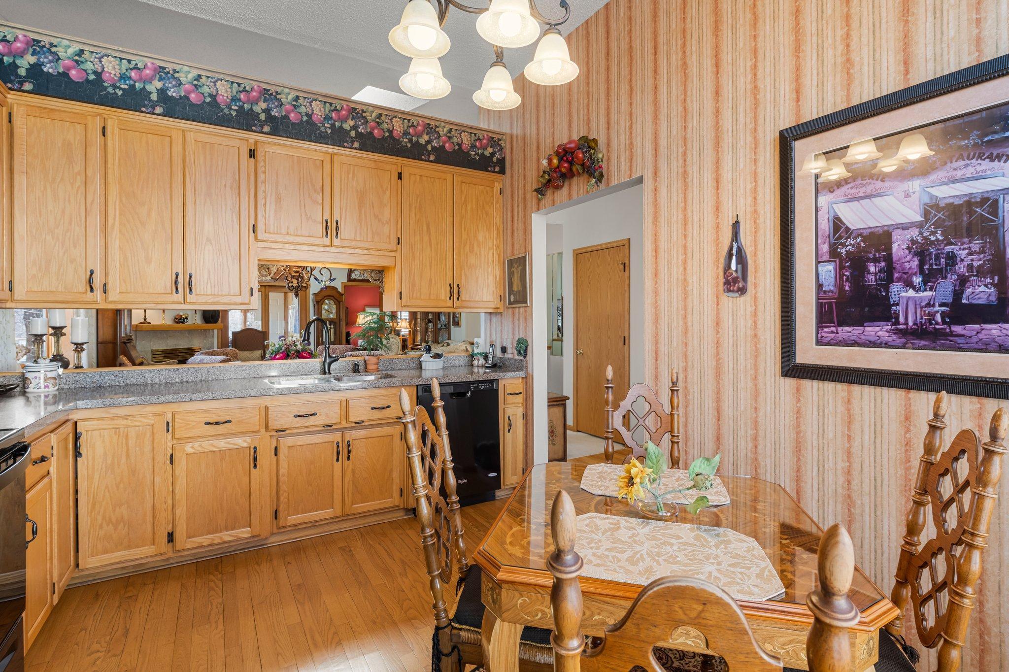 907 Southcross Drive, Burnsville, Minnesota image 12