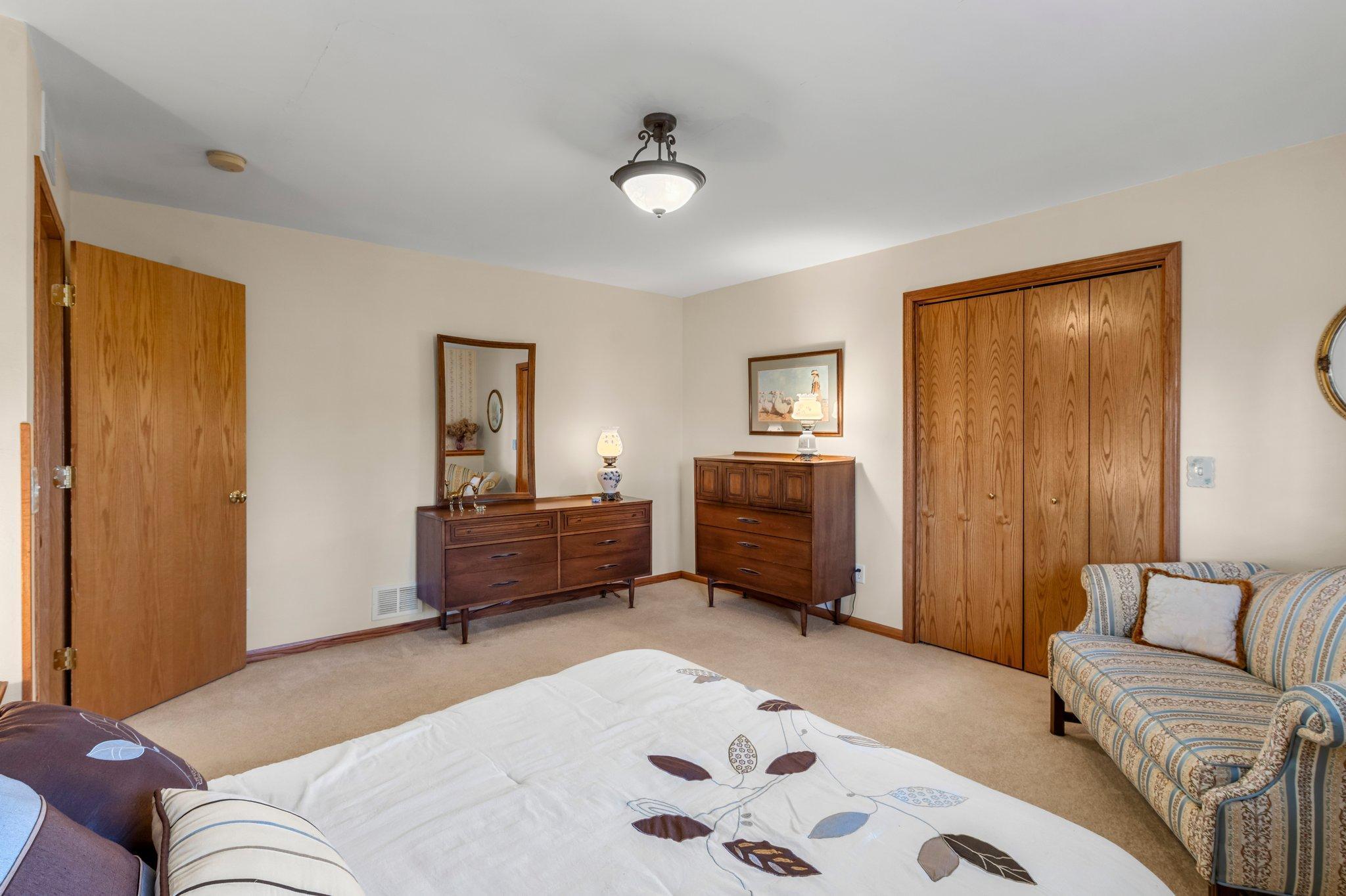 907 Southcross Drive, Burnsville, Minnesota image 37