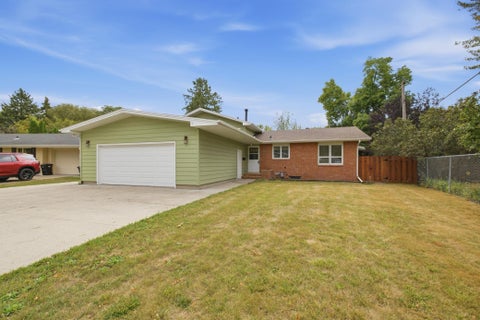 Homes For Sale - 2807 Edgewood Drive<br/> Fargo, ND 58102