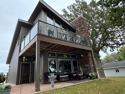Homes For Sale - 445 Lake Avenue<br/> Fairmont, MN 56031