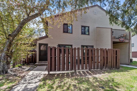 Townhouse For Sale - 6047 72nd Lane<br/> Brooklyn Park, MN 55429
