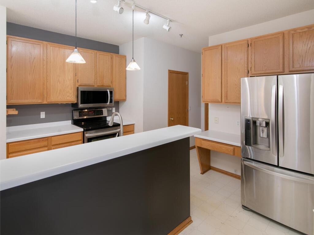 8456 Kimball Drive, Eden Prairie, Minnesota image 6