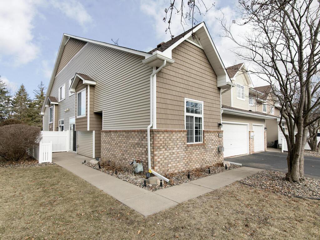 8456 Kimball Drive, Eden Prairie, Minnesota image 2