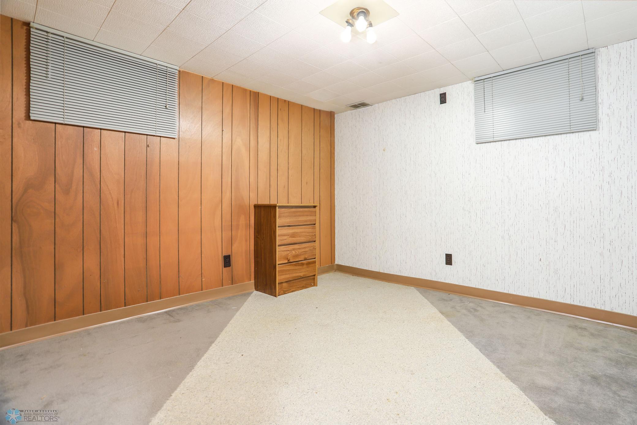 Moorhead, Minnesota 56560, United States, 4 Bedrooms Bedrooms, ,3 BathroomsBathrooms,Residential,Active,94341