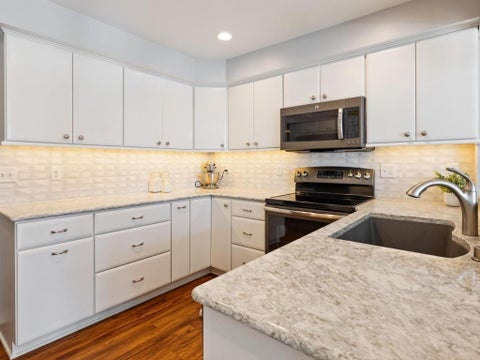 Condo For Sale - 6075 Lincoln Drive<br/> Edina, MN 55436