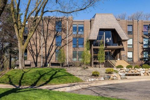 Condo For Sale - 6075 Lincoln Drive<br/> Edina, MN 55436