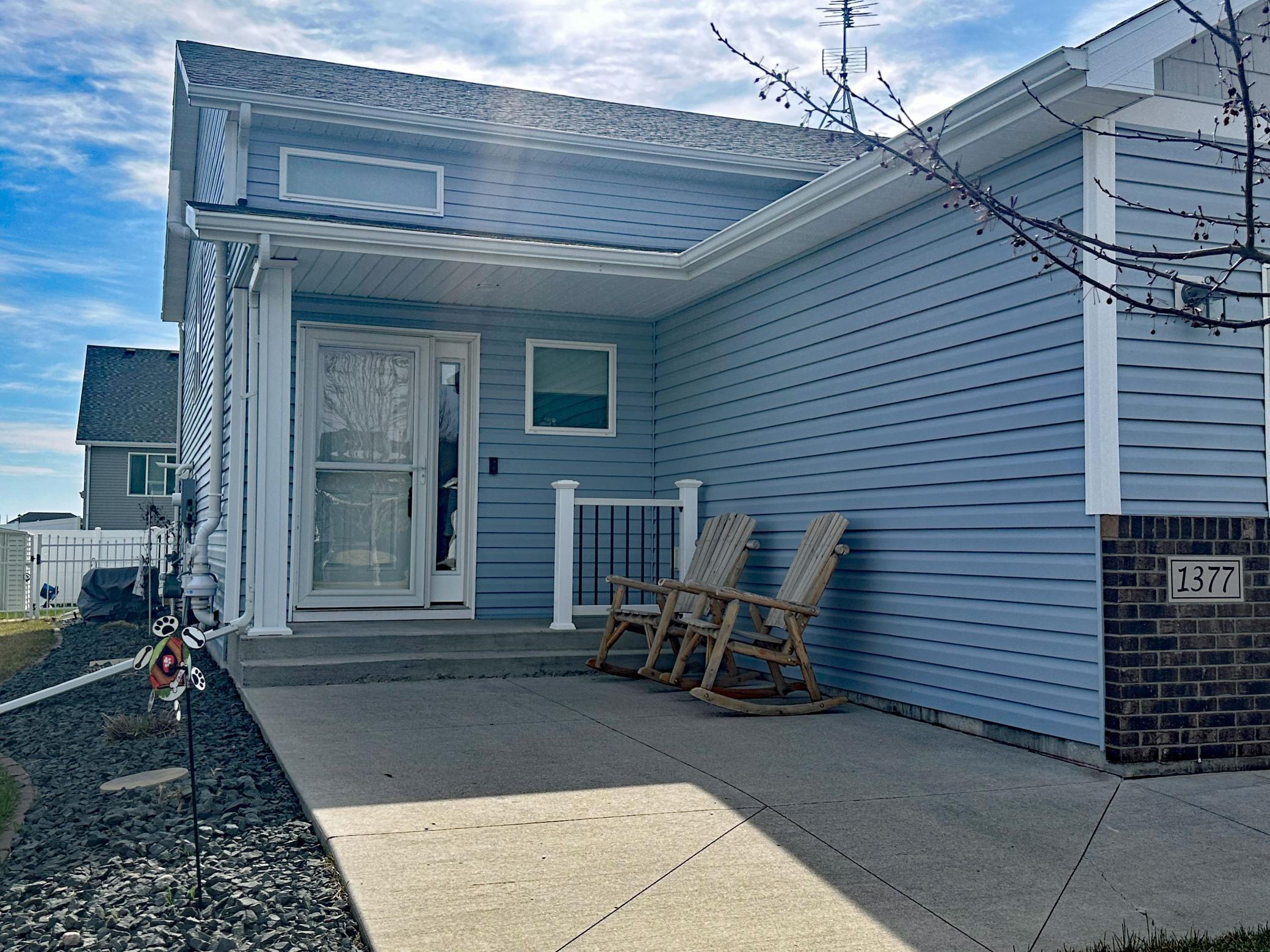 1377 Goldenwood Drive, West Fargo, North Dakota image 2