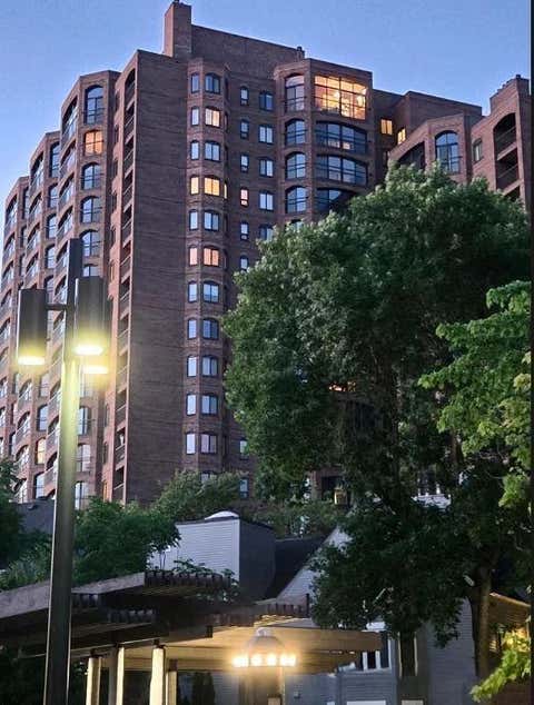Condo For Sale - 1235 Yale Place<br/> Minneapolis, MN 55403