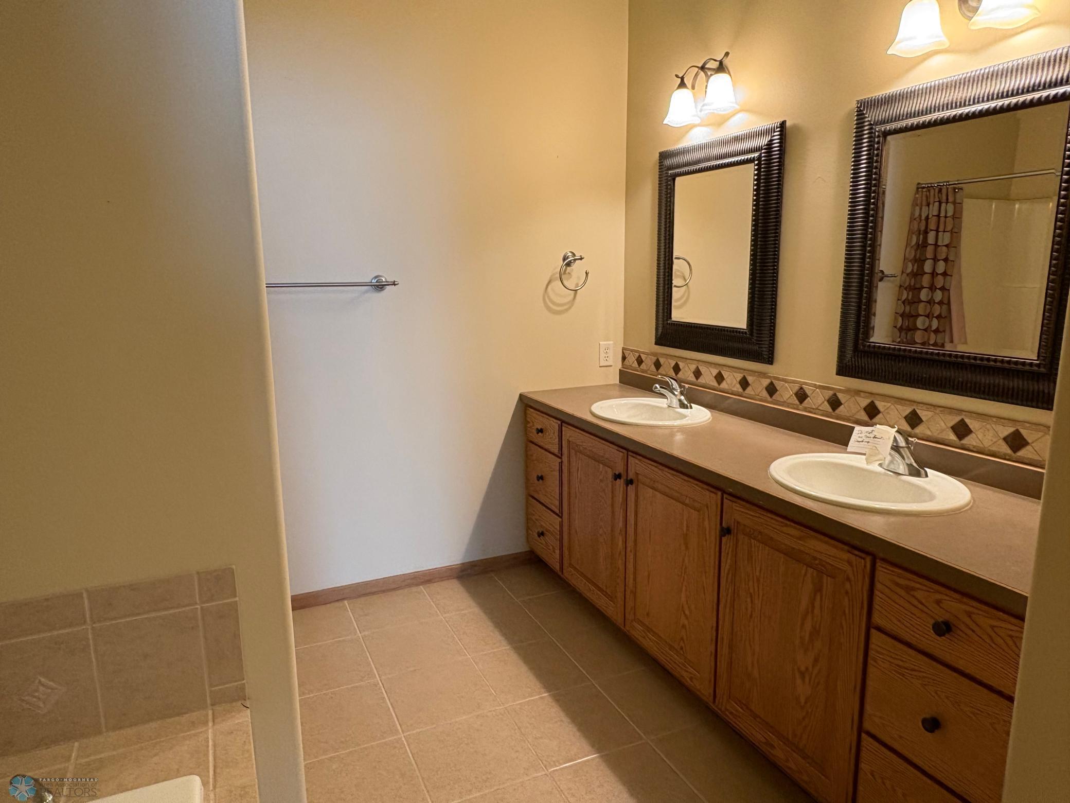 792 Villa Park Way, West Fargo, North Dakota image 16