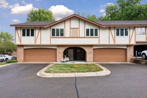 Townhouse For Sale - 6941 Edenvale Boulevard<br/> Eden Prairie, MN 55346