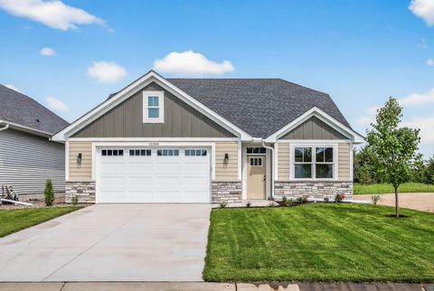 Townhouse For Sale - 12588 Masters Lane<br/> Lindstrom, MN 55045