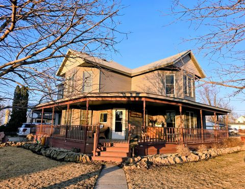 Homes For Sale - 321 5th Avenue<br/> Pipestone County, Pipestone, MN 56164