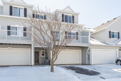 Townhouse For Sale - 3877 Abercrombie Lane<br/> Stillwater, MN 55082