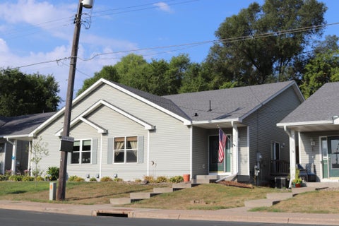 Townhouse For Sale - 215 9th Avenue<br/> South Saint Paul, MN 55075