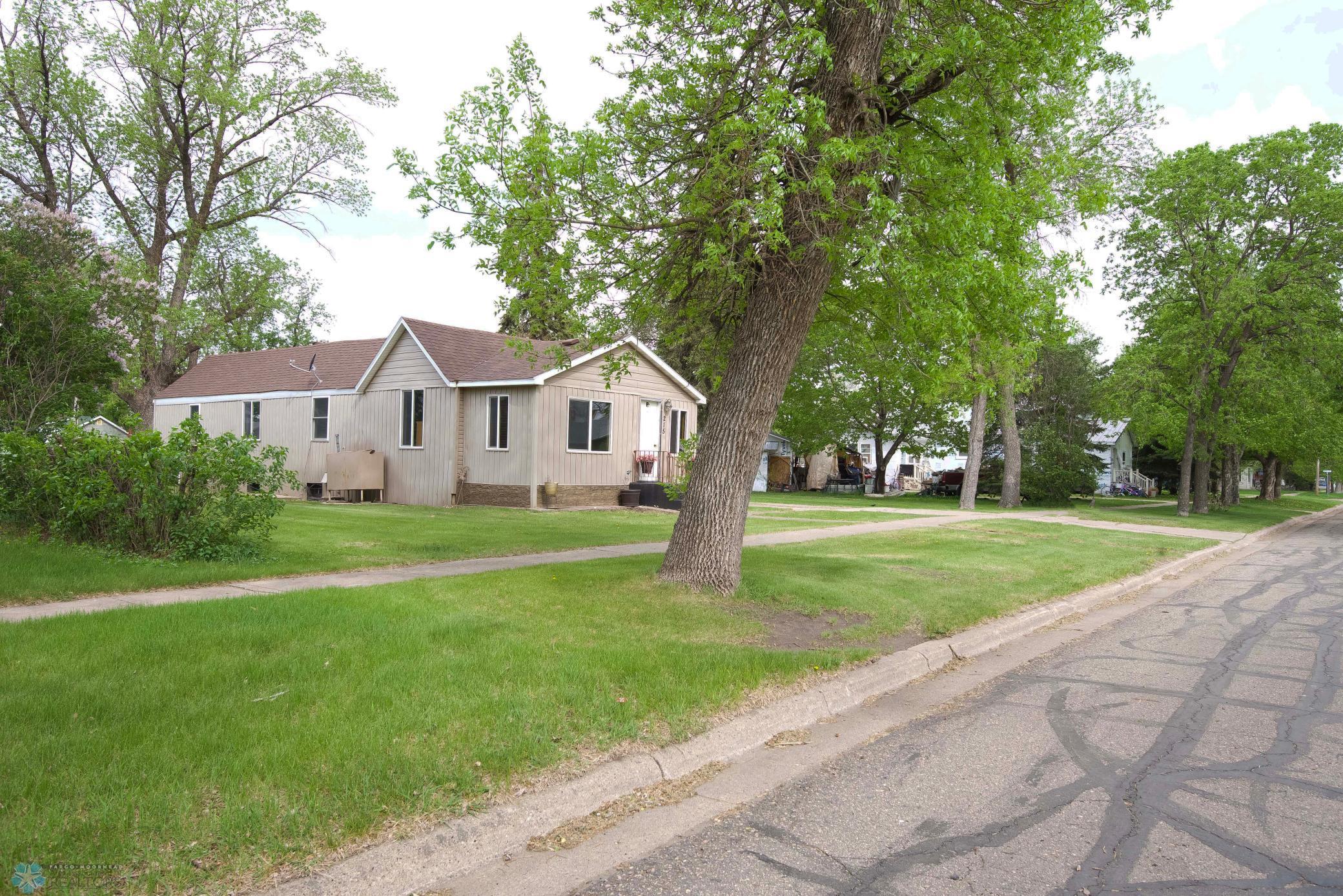 215 1st Street, Hillsboro, North Dakota image 33