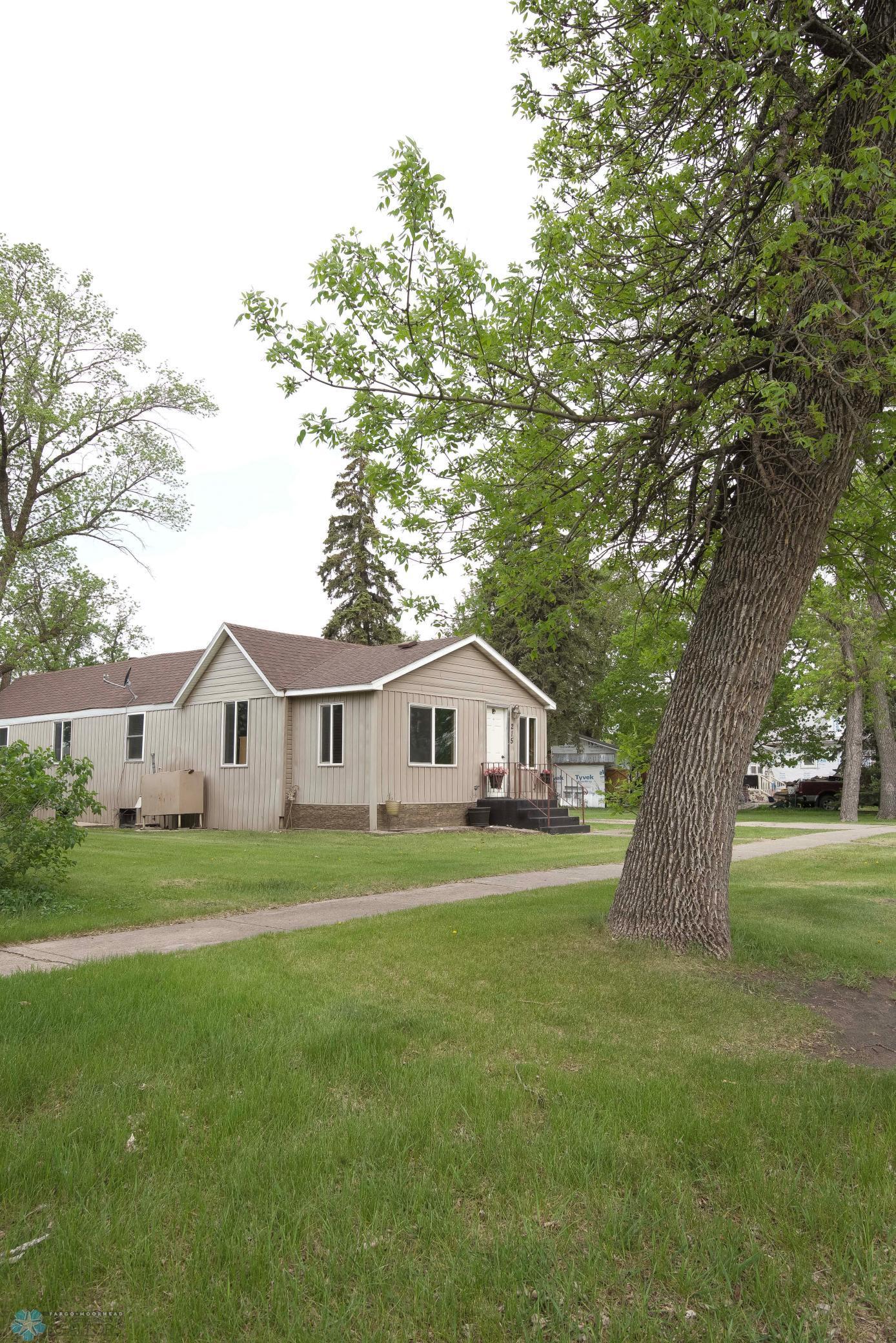 215 1st Street, Hillsboro, North Dakota image 34