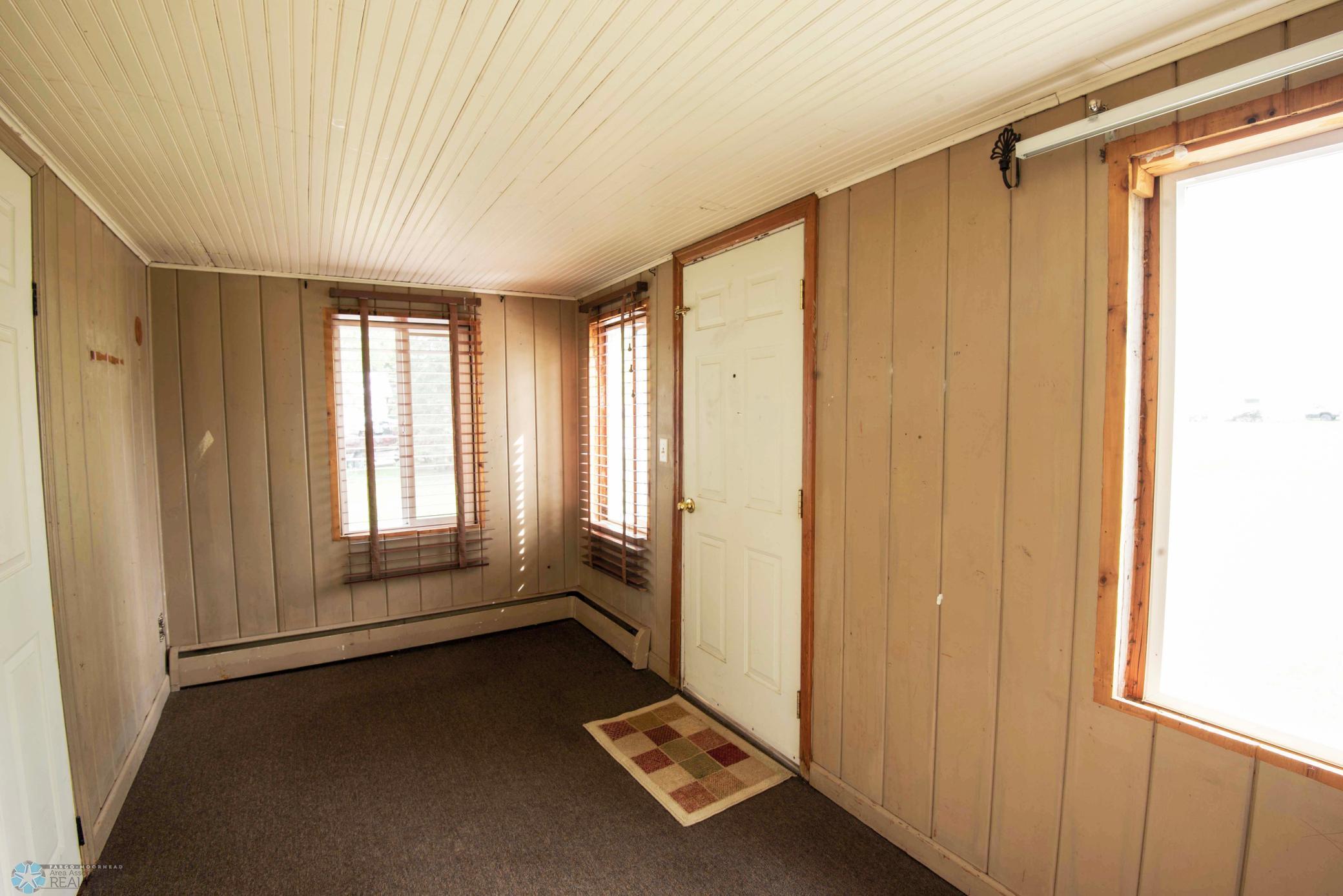 215 1st Street, Hillsboro, North Dakota image 4