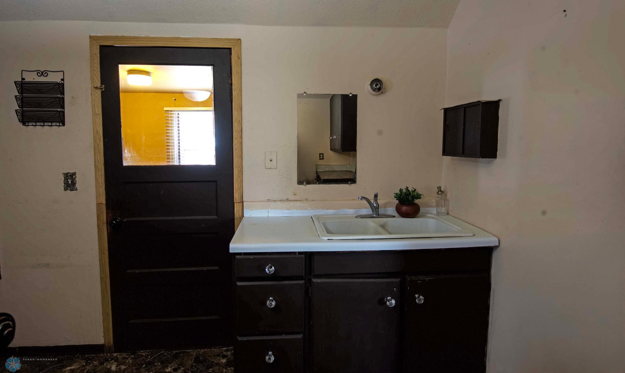 215 1st Street, Hillsboro, North Dakota image 18