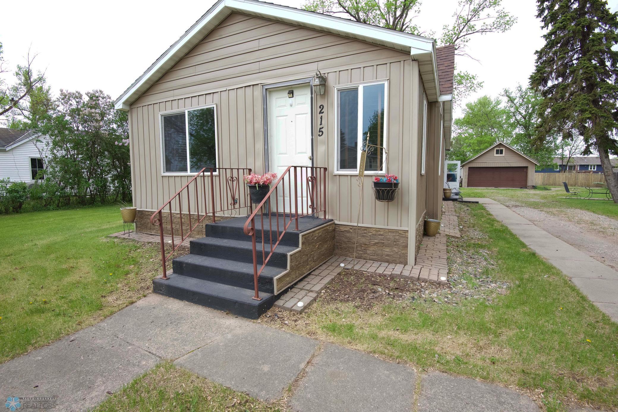 215 1st Street, Hillsboro, North Dakota image 2