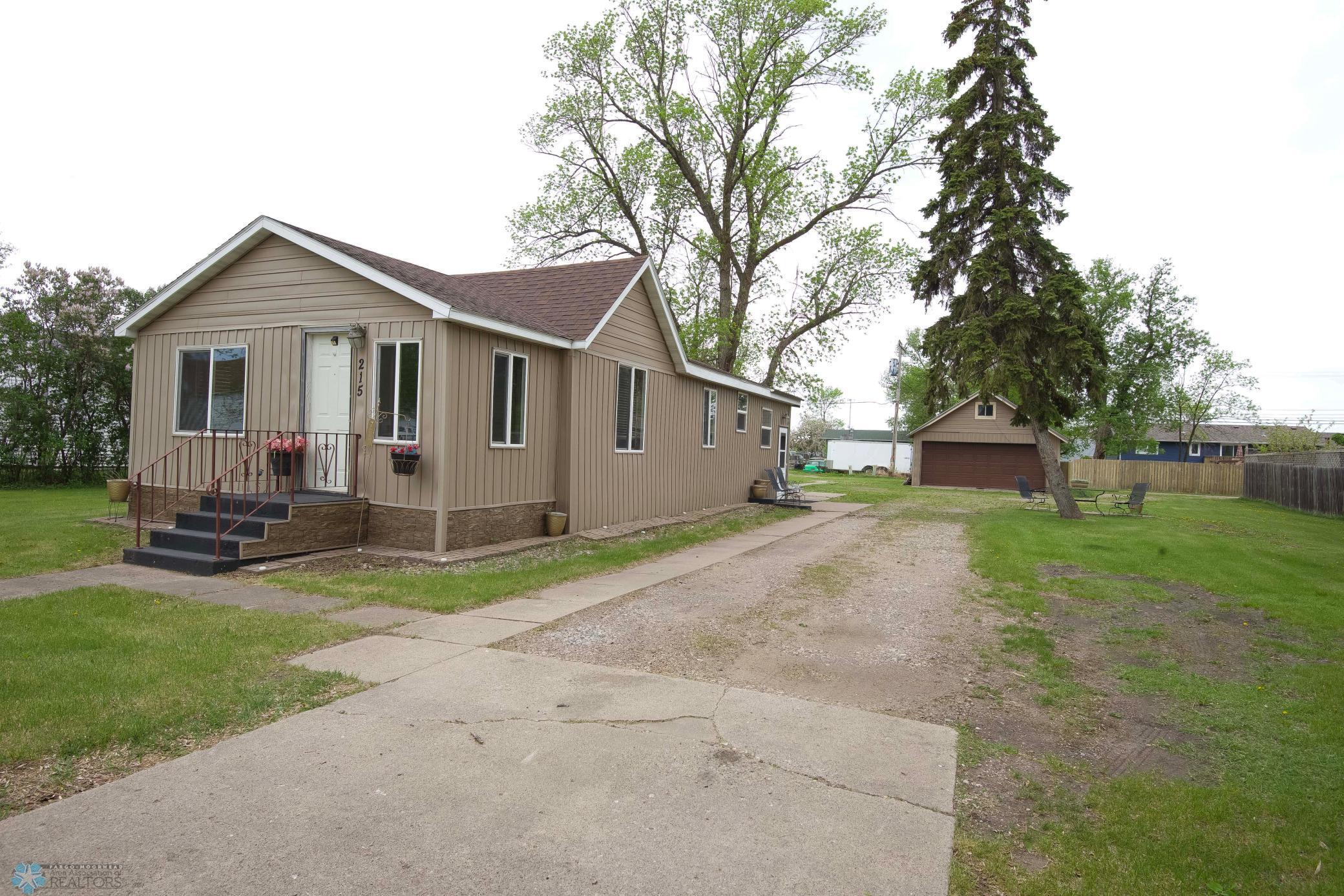 215 1st Street, Hillsboro, North Dakota image 1