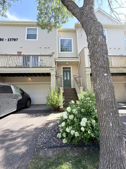 Townhouse For Rent - 13705 54th Avenue<br/> Minneapolis, MN 55446