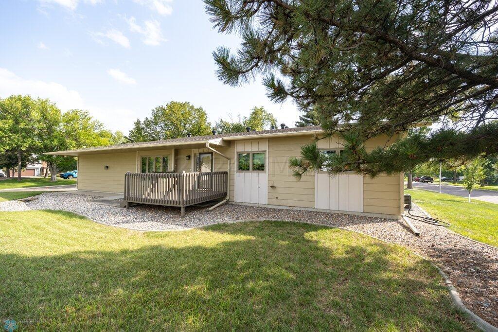 Fargo, North Dakota 58103, United States, 3 Bedrooms Bedrooms, ,2 BathroomsBathrooms,Residential,Pending,61010