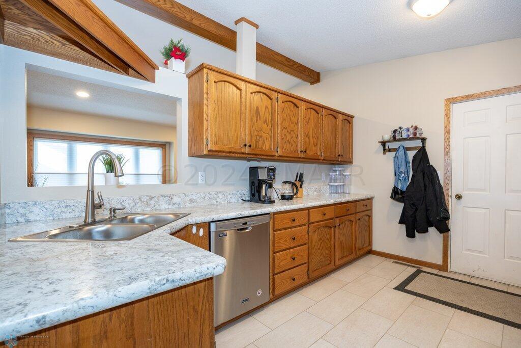 Fargo, North Dakota 58103, United States, 3 Bedrooms Bedrooms, ,2 BathroomsBathrooms,Residential,Pending,61010