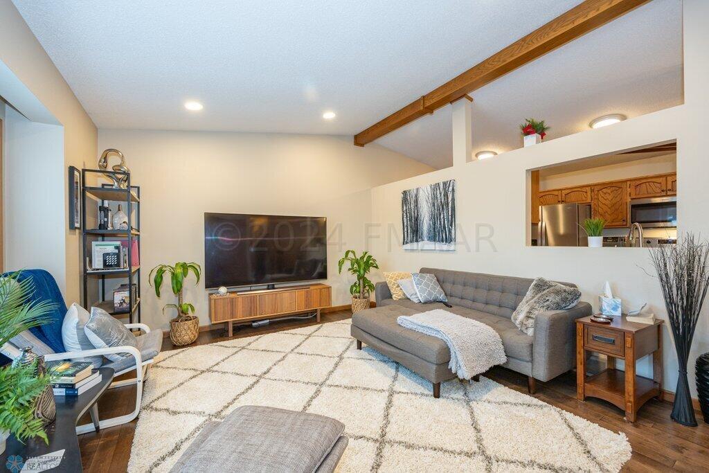 Fargo, North Dakota 58103, United States, 3 Bedrooms Bedrooms, ,2 BathroomsBathrooms,Residential,Pending,61010