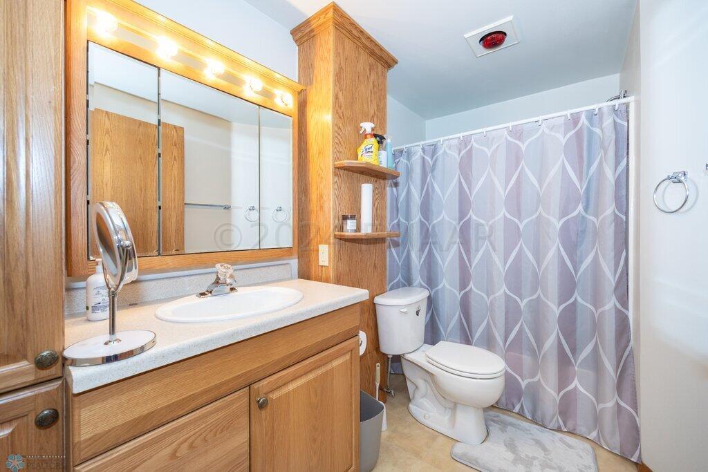 Fargo, North Dakota 58103, United States, 3 Bedrooms Bedrooms, ,2 BathroomsBathrooms,Residential,Pending,61010