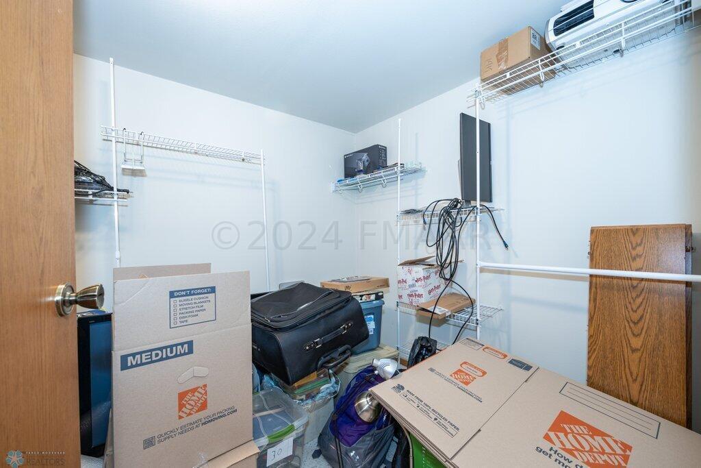 Fargo, North Dakota 58103, United States, 3 Bedrooms Bedrooms, ,2 BathroomsBathrooms,Residential,Pending,61010