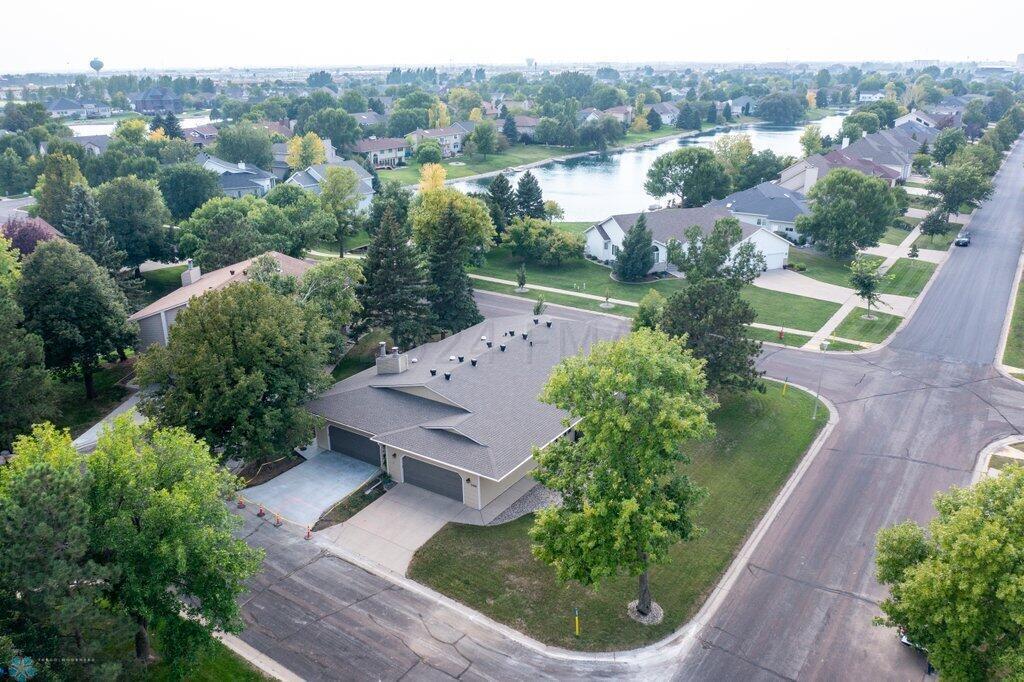 Fargo, North Dakota 58103, United States, 3 Bedrooms Bedrooms, ,2 BathroomsBathrooms,Residential,Pending,61010