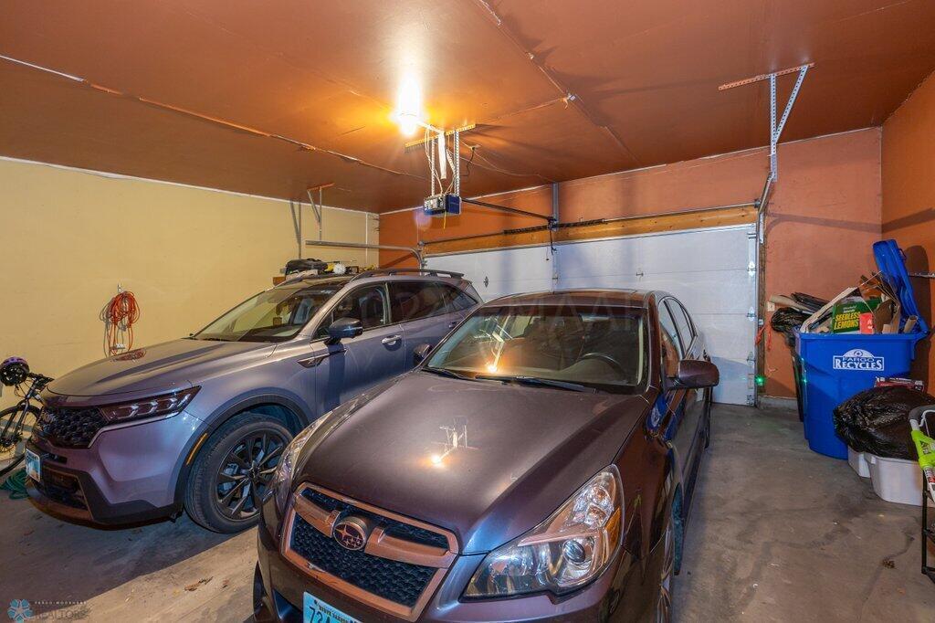 Fargo, North Dakota 58103, United States, 3 Bedrooms Bedrooms, ,2 BathroomsBathrooms,Residential,Pending,61010