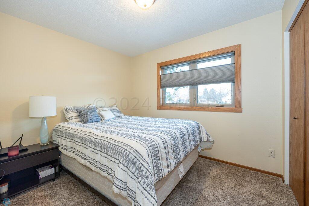 Fargo, North Dakota 58103, United States, 3 Bedrooms Bedrooms, ,2 BathroomsBathrooms,Residential,Pending,61010