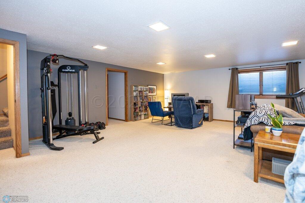 Fargo, North Dakota 58103, United States, 3 Bedrooms Bedrooms, ,2 BathroomsBathrooms,Residential,Pending,61010