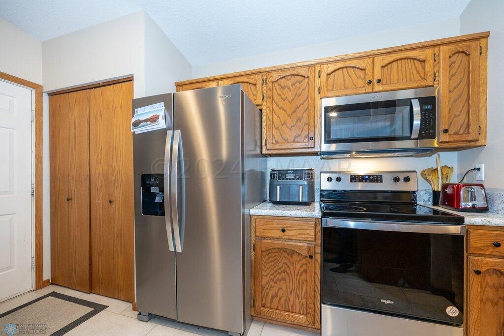 Fargo, North Dakota 58103, United States, 3 Bedrooms Bedrooms, ,2 BathroomsBathrooms,Residential,Pending,61010