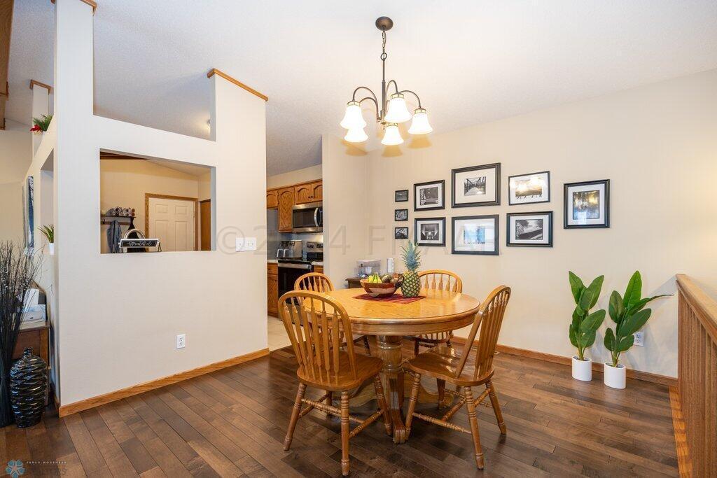 Fargo, North Dakota 58103, United States, 3 Bedrooms Bedrooms, ,2 BathroomsBathrooms,Residential,Pending,61010