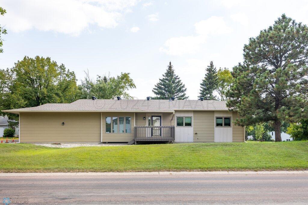 Fargo, North Dakota 58103, United States, 3 Bedrooms Bedrooms, ,2 BathroomsBathrooms,Residential,Pending,61010