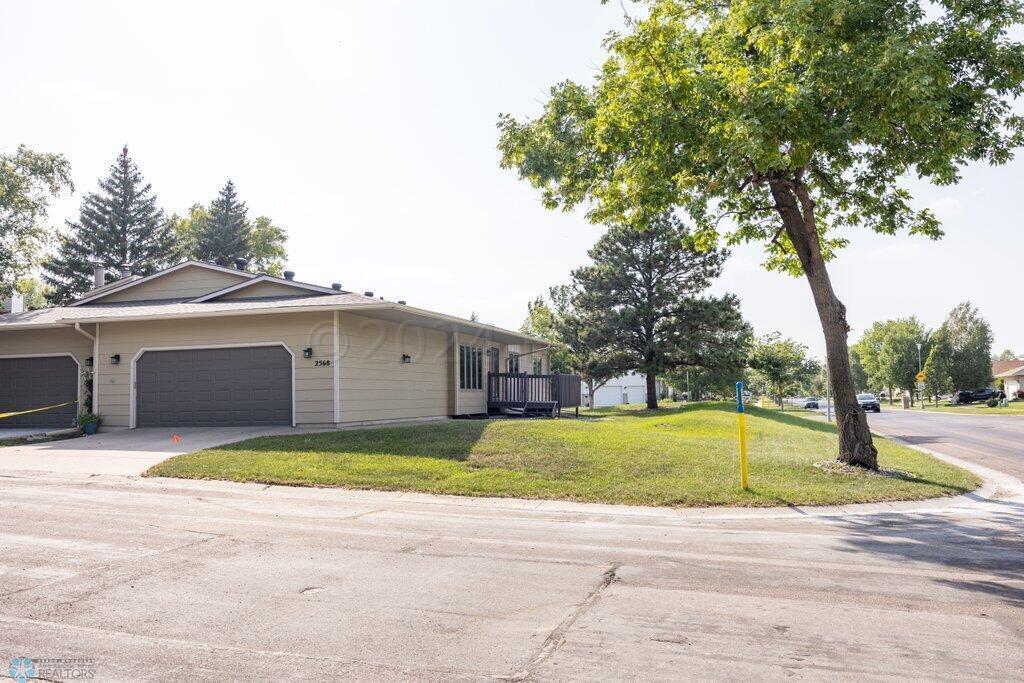 Fargo, North Dakota 58103, United States, 3 Bedrooms Bedrooms, ,2 BathroomsBathrooms,Residential,Pending,61010