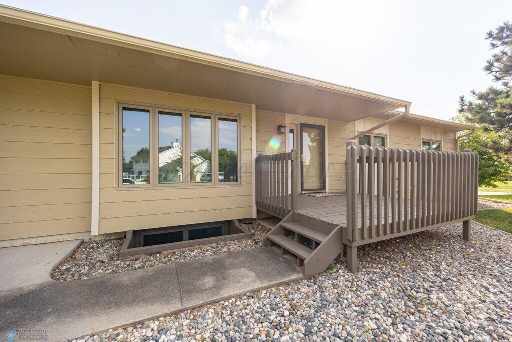 Fargo, North Dakota 58103, United States, 3 Bedrooms Bedrooms, ,2 BathroomsBathrooms,Residential,Pending,61010