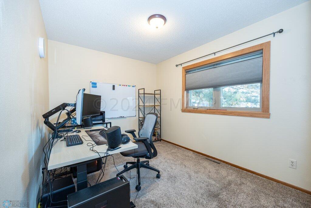 Fargo, North Dakota 58103, United States, 3 Bedrooms Bedrooms, ,2 BathroomsBathrooms,Residential,Pending,61010