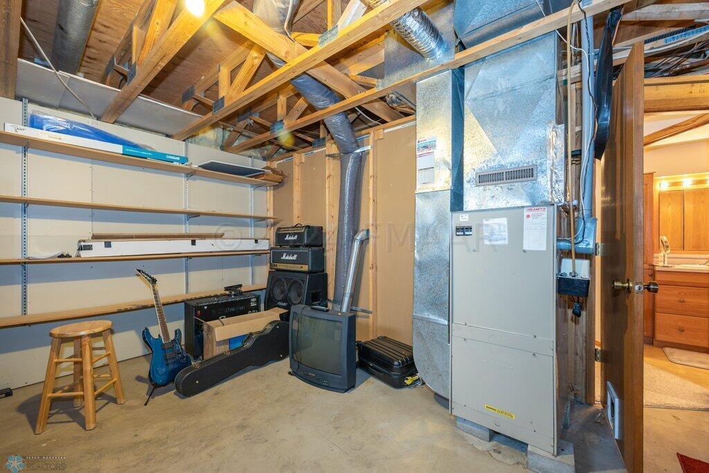 Fargo, North Dakota 58103, United States, 3 Bedrooms Bedrooms, ,2 BathroomsBathrooms,Residential,Pending,61010