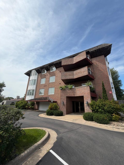 Condo For Sale - 6300 Xerxes Avenue<br/> Edina, MN 55423