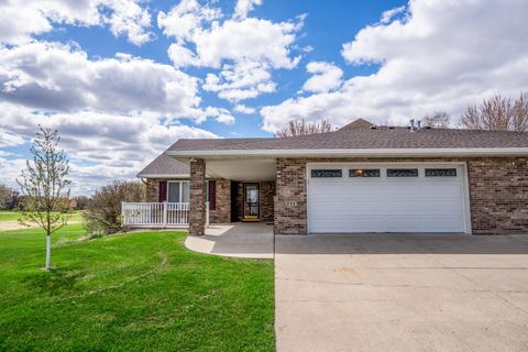 Homes For Sale - 211 Valley View Drive<br/> Willmar, MN 56201