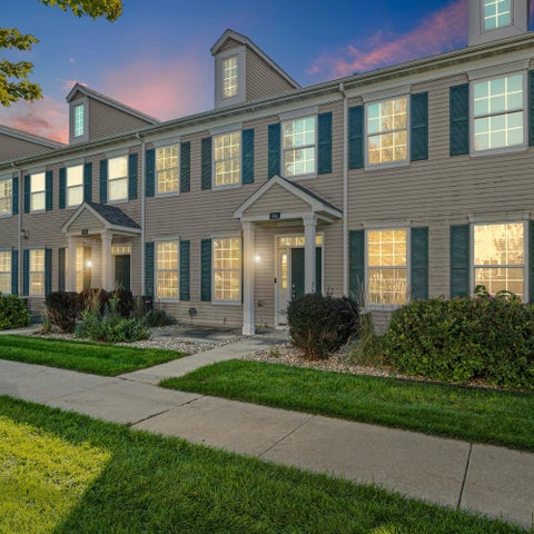 Townhouse For Sale - 941 Newport Avenue<br/> Shakopee, MN 55379