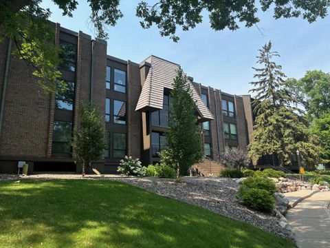 Condo For Sale - 6075 Lincoln Drive<br/> Hopkins, MN 55436