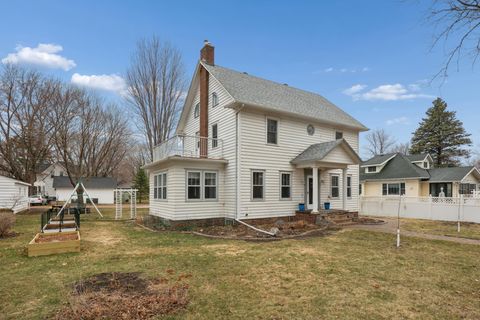 Homes For Sale - 508 N Hennepin Street<br/> Sibley County, Winthrop, MN 55396