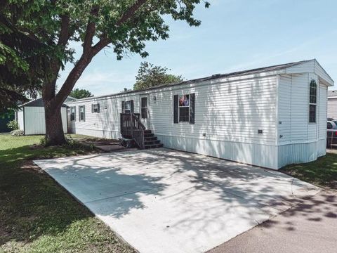 Homes For Sale - 301 Oak Lane<br/> Blue Earth County, Mankato, MN 56001
