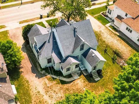 Multifamily For Sale - 404 Main Street<br/> Mower County, Austin, MN 55912