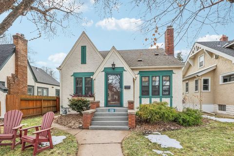 Homes For Sale - 529 Saratoga Street<br/> Saint Paul, MN 55116