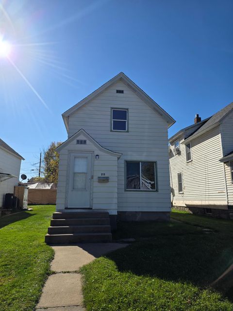 Homes For Sale - 213 2nd Street<br/> Chisholm, MN 55719
